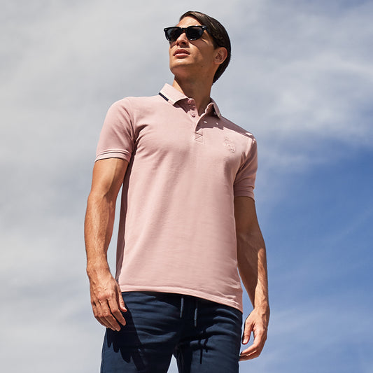 Polo Sakura Hombre Detalle Cuello Contraste Rosa