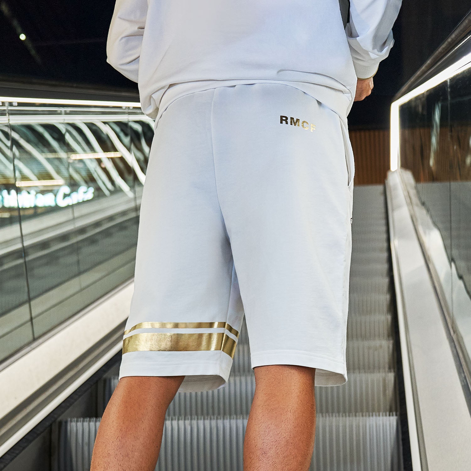 Pantalón Corto Hombre White & Gold