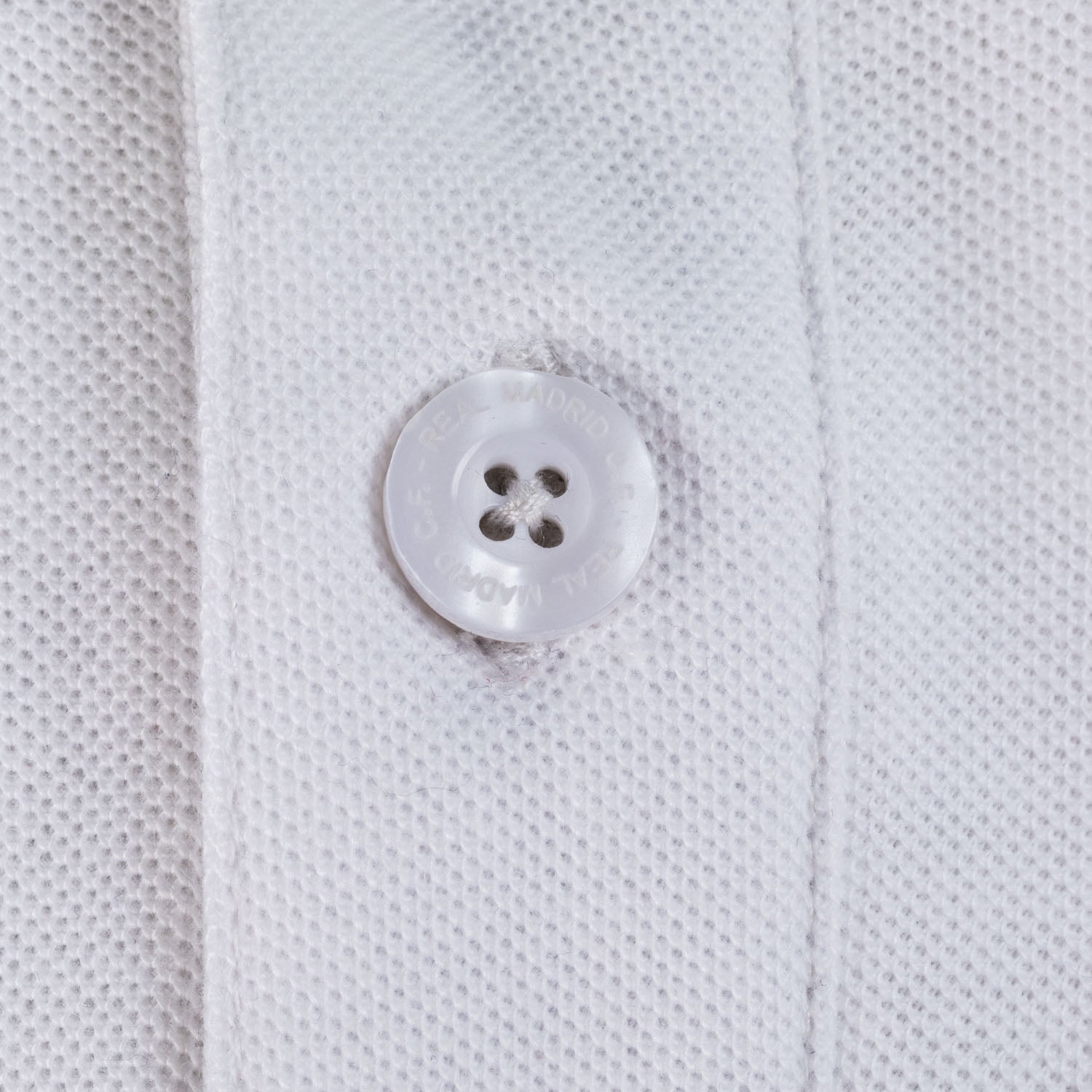 Polo Blanco Hombre Escudo Color Essentials