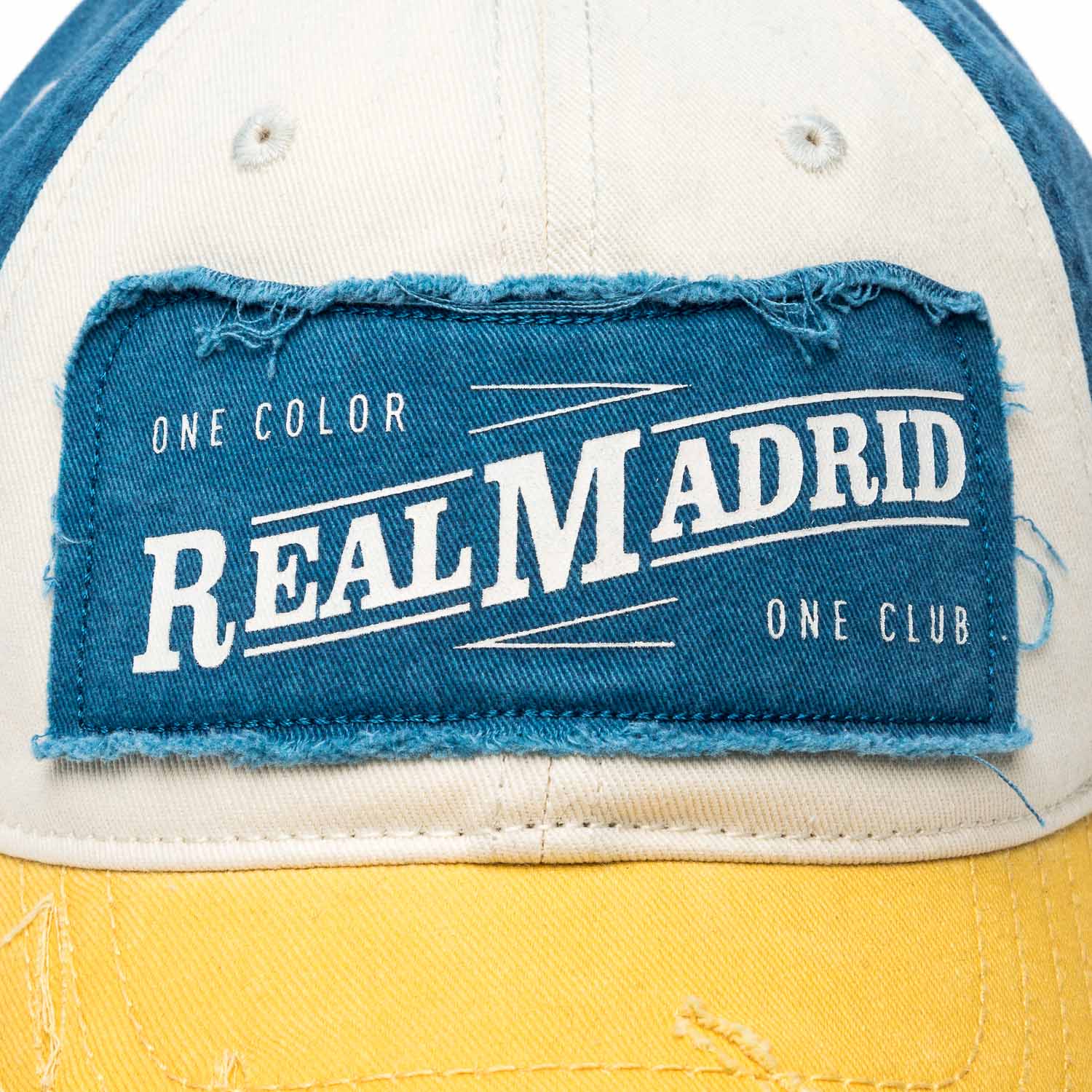 Gorra Desgastada Texto Cuadrado Blanco/Amarillo