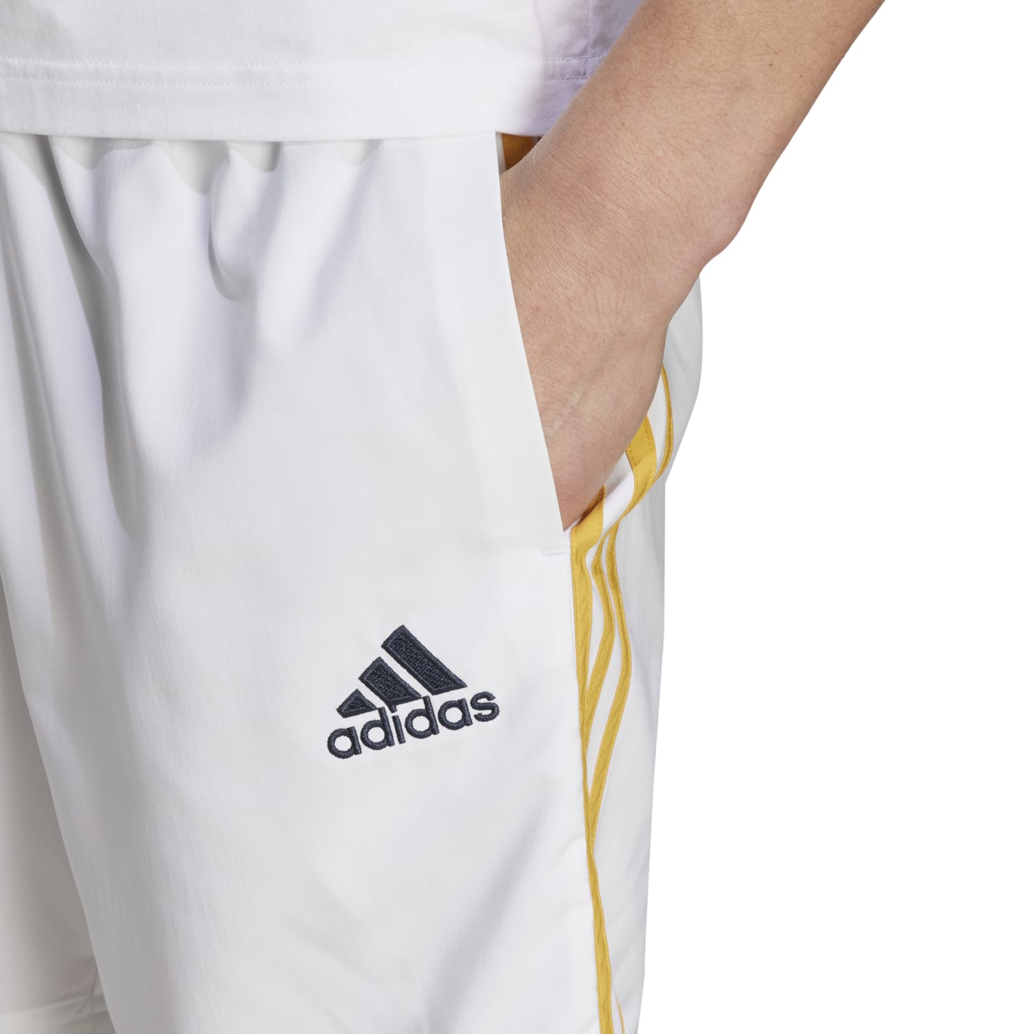 Pantalón Corto adidas Hombre DNA 23/24 Blanco